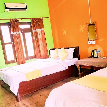Hotel Butterfly - Peaceful Garden For Nature Lovers Sauraha Exterior photo