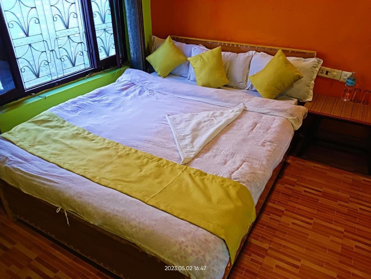 Hotel Butterfly - Peaceful Garden For Nature Lovers Sauraha Exterior photo