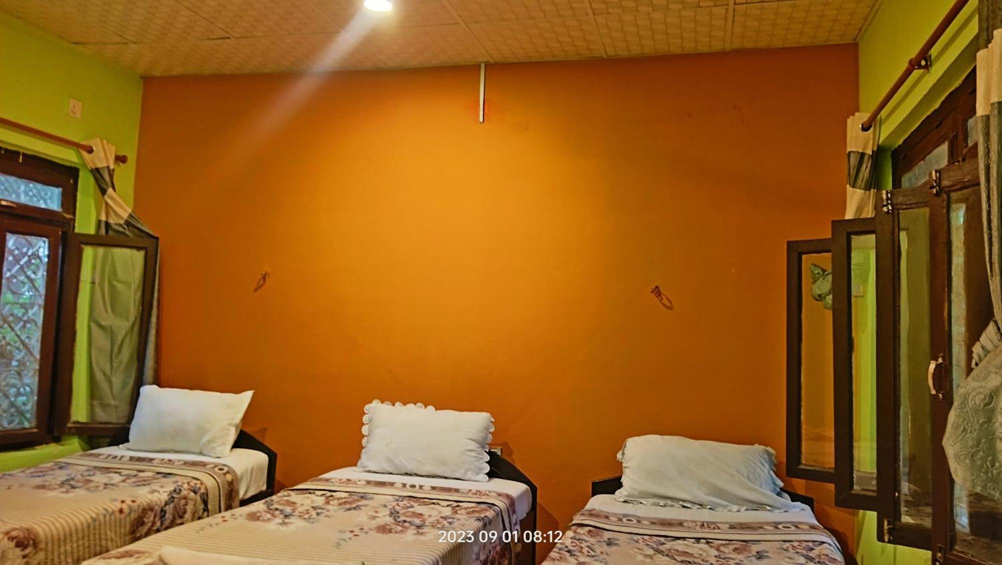 Hotel Butterfly - Peaceful Garden For Nature Lovers Sauraha Exterior photo