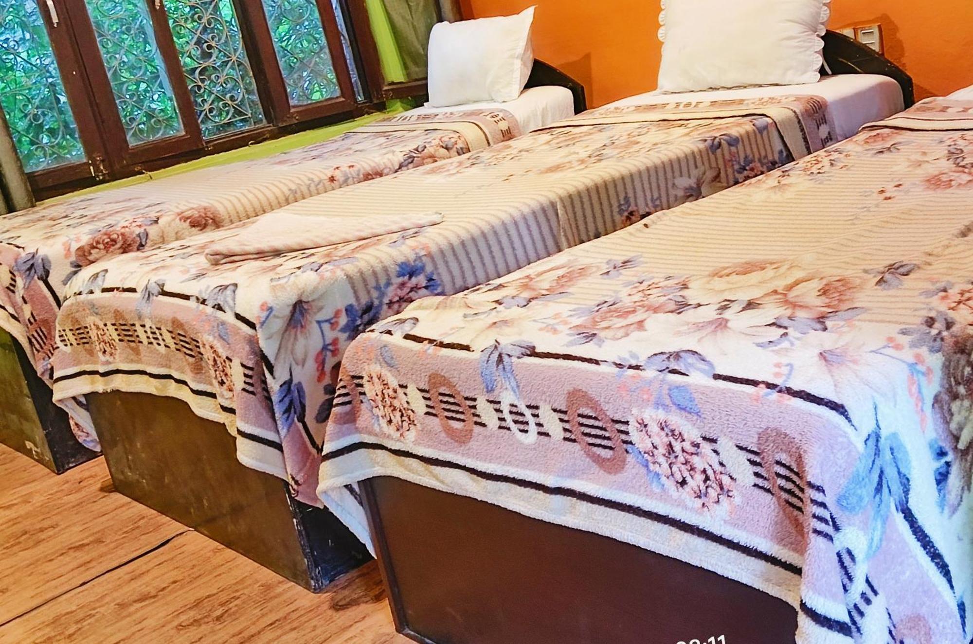 Hotel Butterfly - Peaceful Garden For Nature Lovers Sauraha Exterior photo
