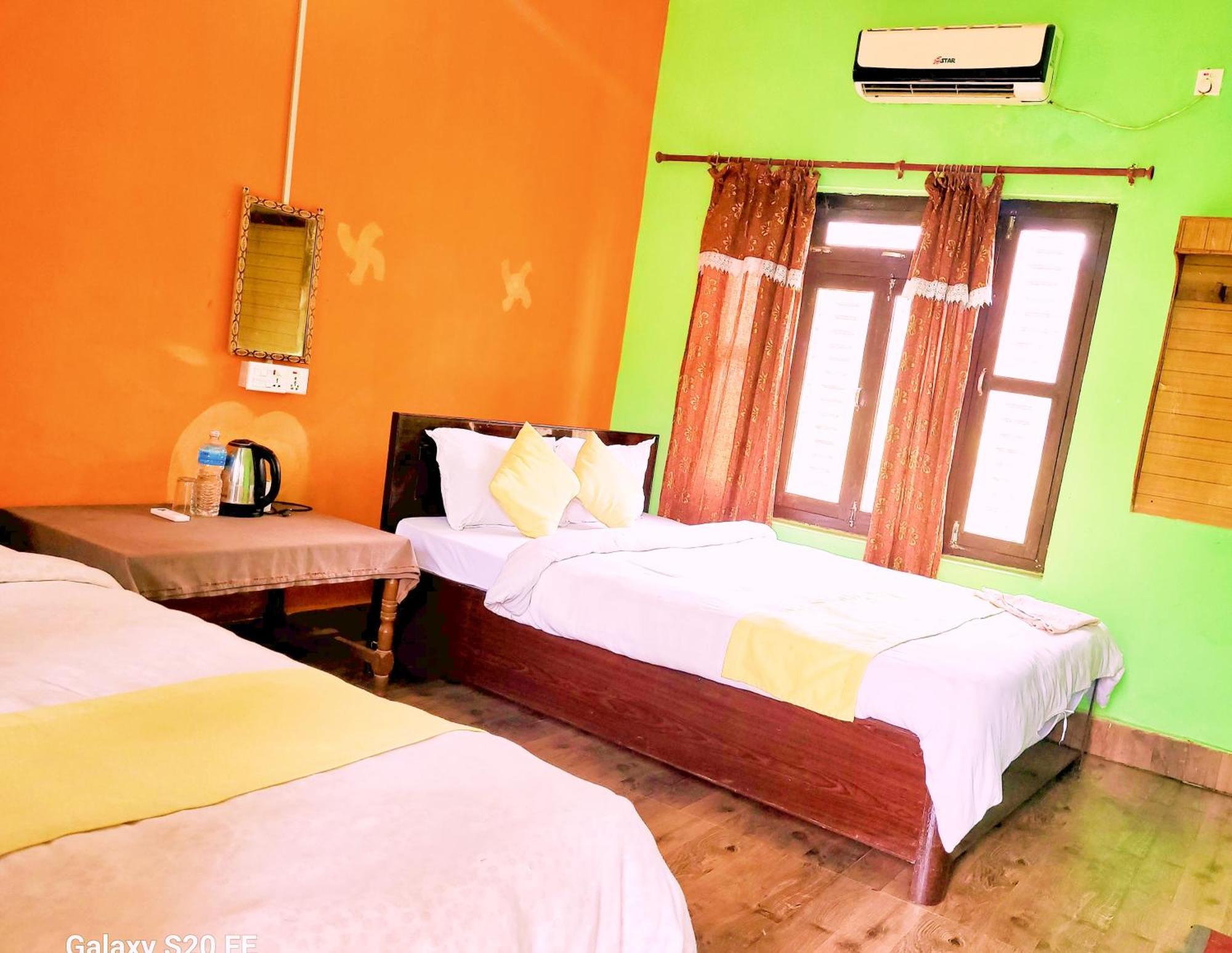 Hotel Butterfly - Peaceful Garden For Nature Lovers Sauraha Exterior photo