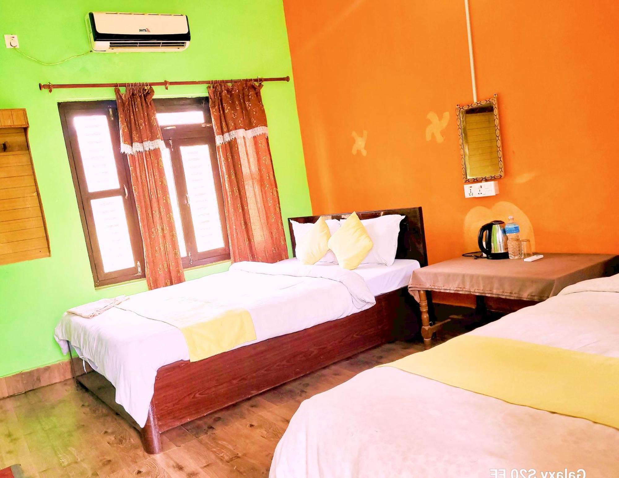 Hotel Butterfly - Peaceful Garden For Nature Lovers Sauraha Exterior photo