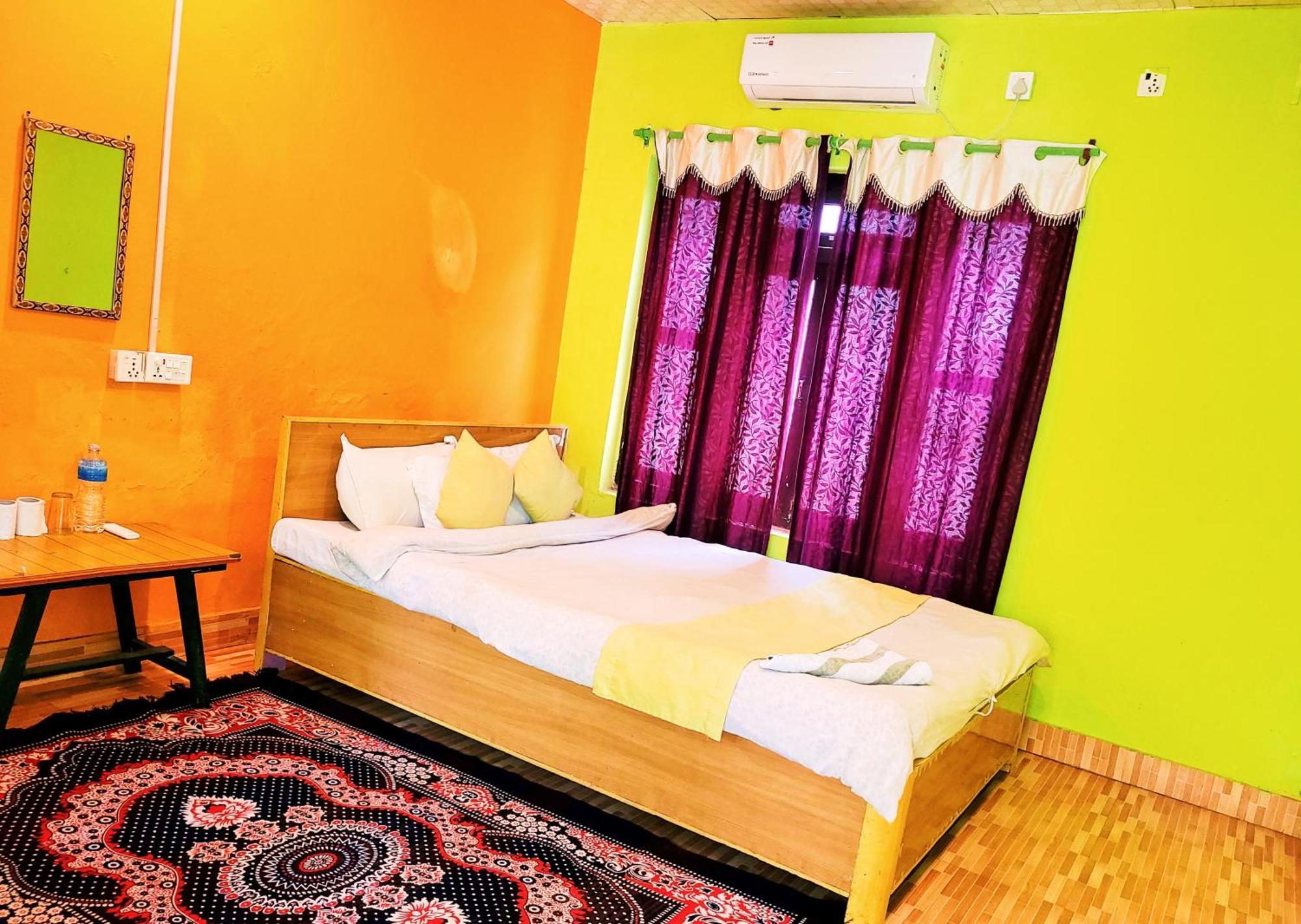 Hotel Butterfly - Peaceful Garden For Nature Lovers Sauraha Exterior photo